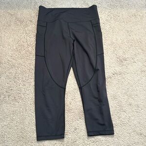 Zyia light n tight 20” capris - black size 12 with pockets